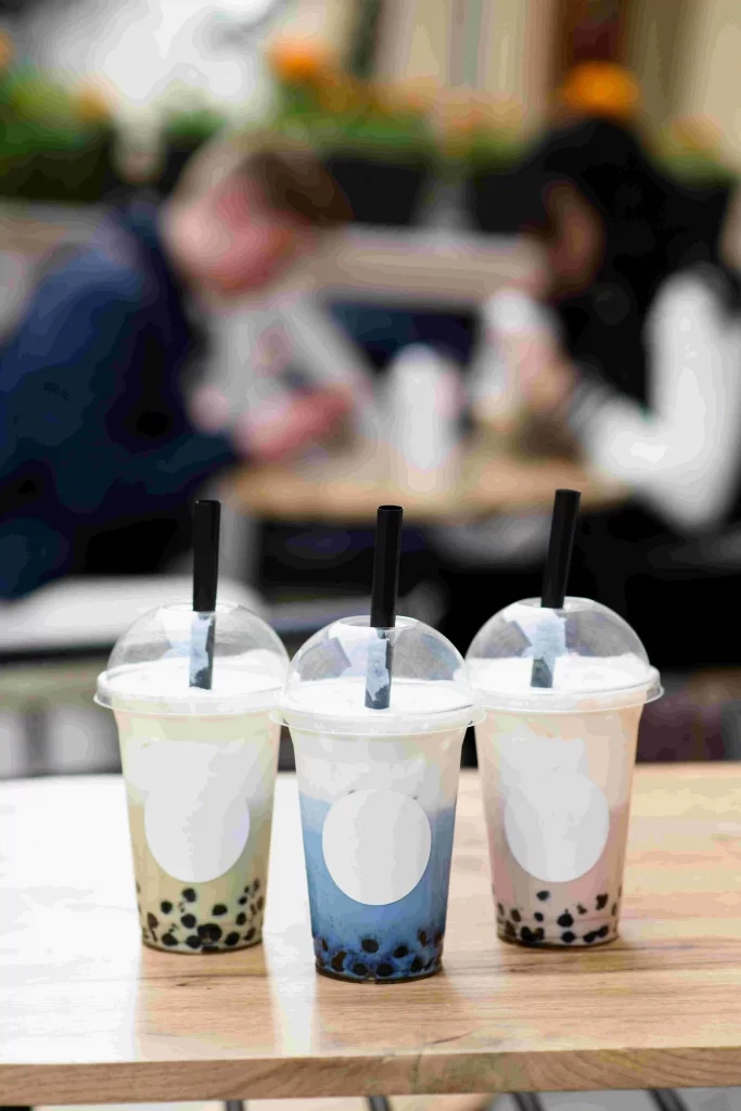 butterfly-pea-milk-bubble-tea-with-tapioca-pearls_ butterfly pea milk bubble tea with tapioca pearls